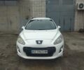 Белый Пежо 308, объемом двигателя 0 л и пробегом 307 тыс. км за 5800 $, фото 1 на Automoto.ua