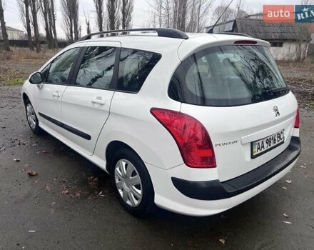 Белый Пежо 308, объемом двигателя 1.6 л и пробегом 224 тыс. км за 3900 $, фото 2 на Automoto.ua