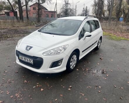 Белый Пежо 308, объемом двигателя 0 л и пробегом 220 тыс. км за 3800 $, фото 1 на Automoto.ua