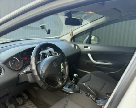 Белый Пежо 308, объемом двигателя 1.6 л и пробегом 177 тыс. км за 5800 $, фото 5 на Automoto.ua