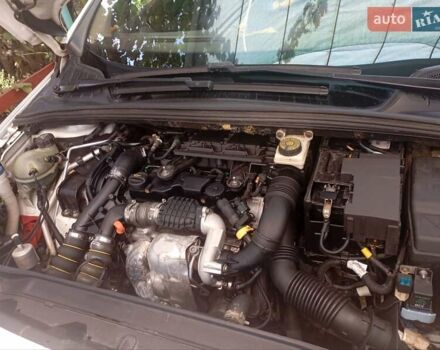 Белый Пежо 308, объемом двигателя 1.61 л и пробегом 230 тыс. км за 6600 $, фото 7 на Automoto.ua