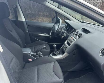 Белый Пежо 308, объемом двигателя 1.56 л и пробегом 226 тыс. км за 5100 $, фото 2 на Automoto.ua