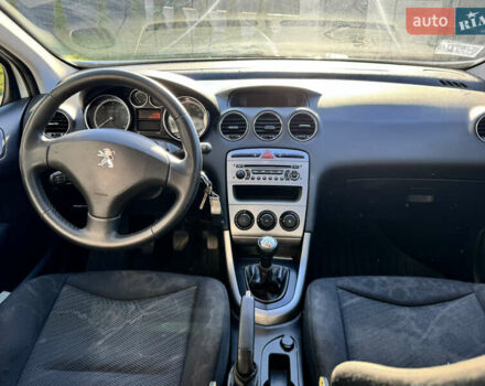Белый Пежо 308, объемом двигателя 1.6 л и пробегом 220 тыс. км за 5500 $, фото 20 на Automoto.ua