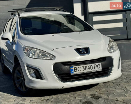 Белый Пежо 308, объемом двигателя 1.6 л и пробегом 220 тыс. км за 5500 $, фото 2 на Automoto.ua