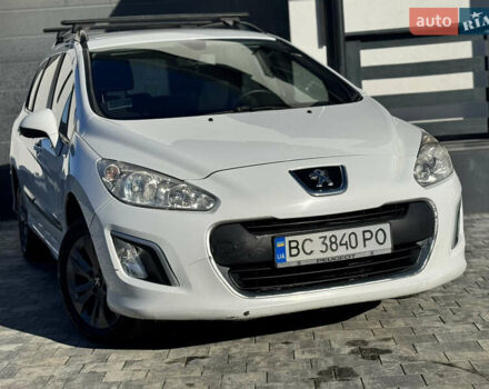 Белый Пежо 308, объемом двигателя 1.6 л и пробегом 220 тыс. км за 5500 $, фото 3 на Automoto.ua