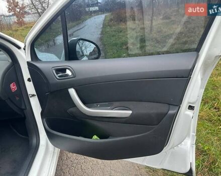 Белый Пежо 308, объемом двигателя 1.56 л и пробегом 226 тыс. км за 5100 $, фото 3 на Automoto.ua