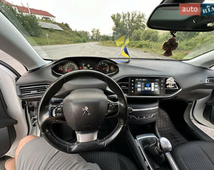 Белый Пежо 308, объемом двигателя 1.56 л и пробегом 209 тыс. км за 9400 $, фото 13 на Automoto.ua