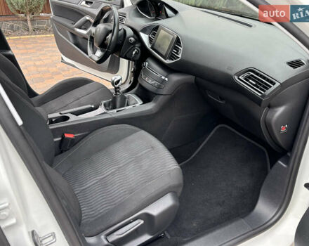 Пежо 308 2014 в Житомире на Automoto.ua Белый Пежо 308, объемом двигателя 1.56 л и пробегом 195 тыс. км за 9200 $, фото 38 на Automoto.ua