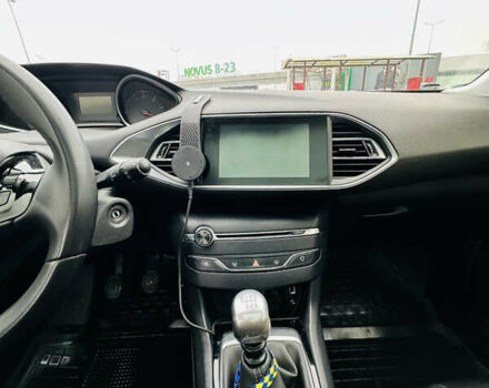 Белый Пежо 308, объемом двигателя 1.56 л и пробегом 250 тыс. км за 9200 $, фото 15 на Automoto.ua