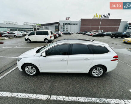 Белый Пежо 308, объемом двигателя 1.56 л и пробегом 250 тыс. км за 9200 $, фото 4 на Automoto.ua