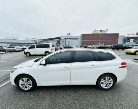 Белый Пежо 308, объемом двигателя 1.6 л и пробегом 250 тыс. км за 9000 $, фото 2 на Automoto.ua