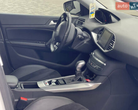 Белый Пежо 308, объемом двигателя 2 л и пробегом 234 тыс. км за 11750 $, фото 63 на Automoto.ua