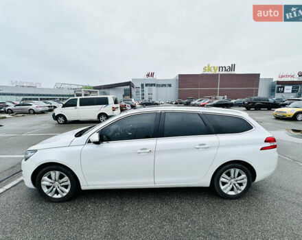 Белый Пежо 308, объемом двигателя 1.56 л и пробегом 250 тыс. км за 9200 $, фото 3 на Automoto.ua