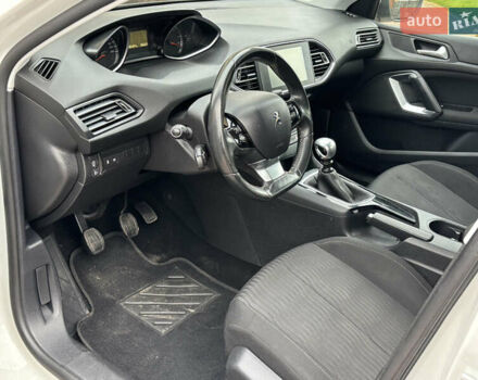 Пежо 308 2014 в Житомире на Automoto.ua Белый Пежо 308, объемом двигателя 1.56 л и пробегом 195 тыс. км за 9200 $, фото 22 на Automoto.ua