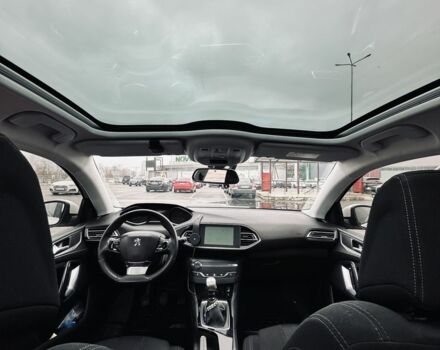 Белый Пежо 308, объемом двигателя 1.6 л и пробегом 250 тыс. км за 9000 $, фото 3 на Automoto.ua