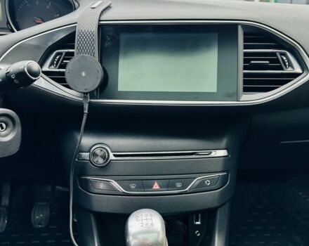 Белый Пежо 308, объемом двигателя 1.6 л и пробегом 250 тыс. км за 9000 $, фото 5 на Automoto.ua