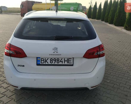 Белый Пежо 308, объемом двигателя 1.2 л и пробегом 141 тыс. км за 9600 $, фото 5 на Automoto.ua