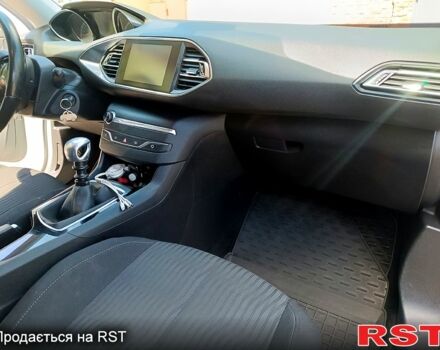 Белый Пежо 308, объемом двигателя 1.6 л и пробегом 278 тыс. км за 8900 $, фото 4 на Automoto.ua