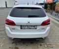 Белый Пежо 308, объемом двигателя 2 л и пробегом 138 тыс. км за 13000 $, фото 6 на Automoto.ua
