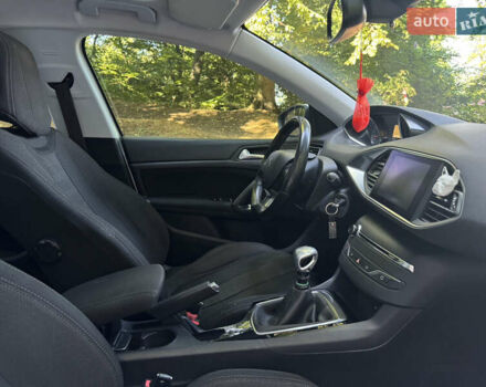 Белый Пежо 308, объемом двигателя 1.56 л и пробегом 172 тыс. км за 10550 $, фото 19 на Automoto.ua