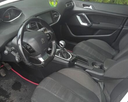 Белый Пежо 308, объемом двигателя 1.6 л и пробегом 245 тыс. км за 9000 $, фото 2 на Automoto.ua