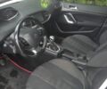 Белый Пежо 308, объемом двигателя 1.6 л и пробегом 245 тыс. км за 9000 $, фото 2 на Automoto.ua