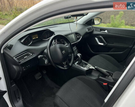 Белый Пежо 308, объемом двигателя 1.56 л и пробегом 283 тыс. км за 11899 $, фото 18 на Automoto.ua