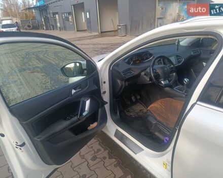 Белый Пежо 308, объемом двигателя 1.56 л и пробегом 196 тыс. км за 9500 $, фото 4 на Automoto.ua
