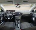 Білий Пежо 308, об'ємом двигуна 1.6 л та пробігом 280 тис. км за 7100 $, фото 5 на Automoto.ua
