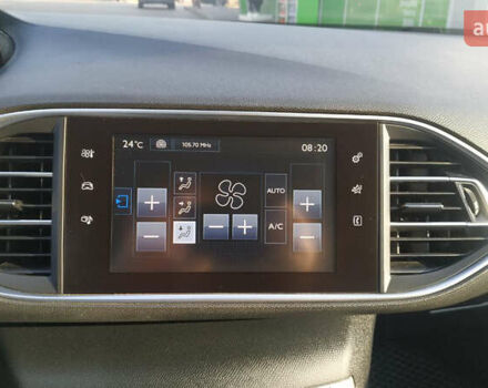 Белый Пежо 308, объемом двигателя 1.2 л и пробегом 141 тыс. км за 9600 $, фото 12 на Automoto.ua