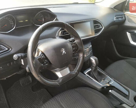 Белый Пежо 308, объемом двигателя 1.2 л и пробегом 141 тыс. км за 9600 $, фото 22 на Automoto.ua