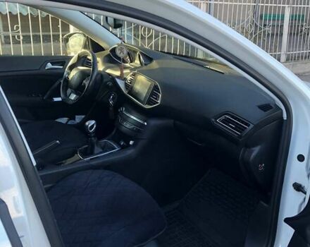 Белый Пежо 308, объемом двигателя 1.56 л и пробегом 253 тыс. км за 9000 $, фото 5 на Automoto.ua