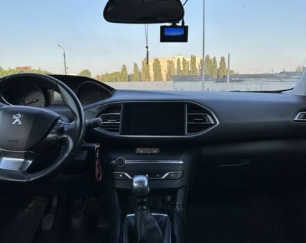 Белый Пежо 308, объемом двигателя 1.6 л и пробегом 350 тыс. км за 7200 $, фото 8 на Automoto.ua