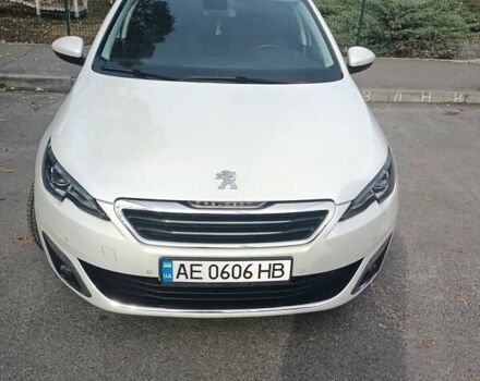 Белый Пежо 308, объемом двигателя 1.56 л и пробегом 200 тыс. км за 9500 $, фото 1 на Automoto.ua