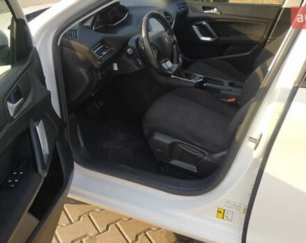 Белый Пежо 308, объемом двигателя 1.2 л и пробегом 141 тыс. км за 9600 $, фото 21 на Automoto.ua