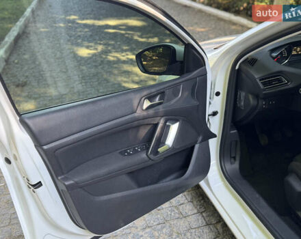 Белый Пежо 308, объемом двигателя 1.56 л и пробегом 172 тыс. км за 10550 $, фото 13 на Automoto.ua