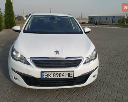Белый Пежо 308, объемом двигателя 1.2 л и пробегом 141 тыс. км за 9600 $, фото 2 на Automoto.ua