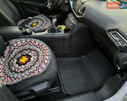 Белый Пежо 308, объемом двигателя 1.6 л и пробегом 95 тыс. км за 11500 $, фото 6 на Automoto.ua