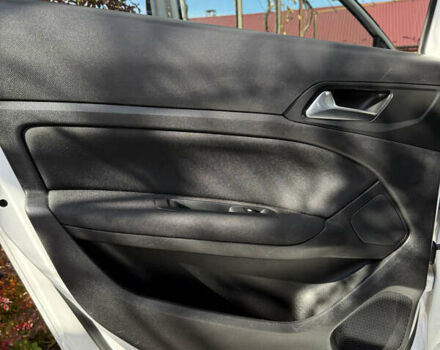 Белый Пежо 308, объемом двигателя 1.56 л и пробегом 274 тыс. км за 9400 $, фото 73 на Automoto.ua