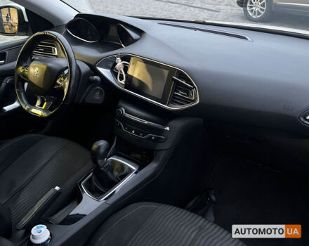 Белый Пежо 308, объемом двигателя 1.6 л и пробегом 347 тыс. км за 11790 $, фото 20 на Automoto.ua