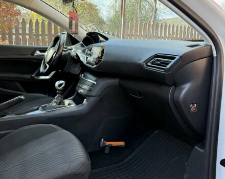 Белый Пежо 308, объемом двигателя 1.56 л и пробегом 274 тыс. км за 9400 $, фото 3 на Automoto.ua