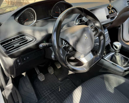 Белый Пежо 308, объемом двигателя 1.56 л и пробегом 274 тыс. км за 9400 $, фото 17 на Automoto.ua