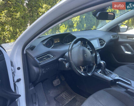 Білий Пежо 308, об'ємом двигуна 1.6 л та пробігом 282 тис. км за 9000 $, фото 4 на Automoto.ua