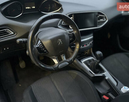 Белый Пежо 308, объемом двигателя 1.56 л и пробегом 357 тыс. км за 9200 $, фото 10 на Automoto.ua