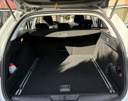 Белый Пежо 308, объемом двигателя 1.56 л и пробегом 274 тыс. км за 9400 $, фото 74 на Automoto.ua