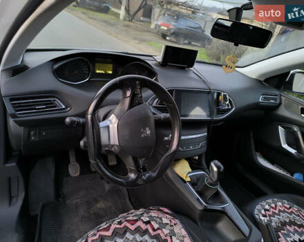 Белый Пежо 308, объемом двигателя 1.6 л и пробегом 95 тыс. км за 11500 $, фото 4 на Automoto.ua
