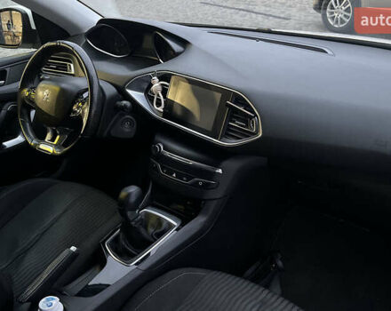 Белый Пежо 308, объемом двигателя 1.56 л и пробегом 357 тыс. км за 9200 $, фото 25 на Automoto.ua