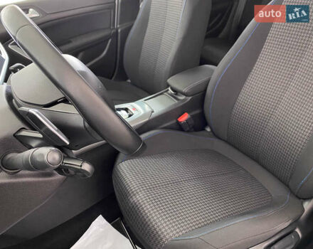 Белый Пежо 308, объемом двигателя 1.5 л и пробегом 162 тыс. км за 13650 $, фото 6 на Automoto.ua