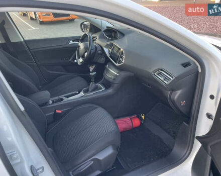 Белый Пежо 308, объемом двигателя 1.5 л и пробегом 197 тыс. км за 12950 $, фото 21 на Automoto.ua