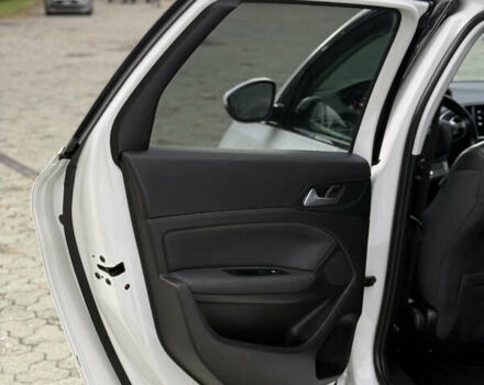 Белый Пежо 308, объемом двигателя 1.5 л и пробегом 162 тыс. км за 14800 $, фото 67 на Automoto.ua